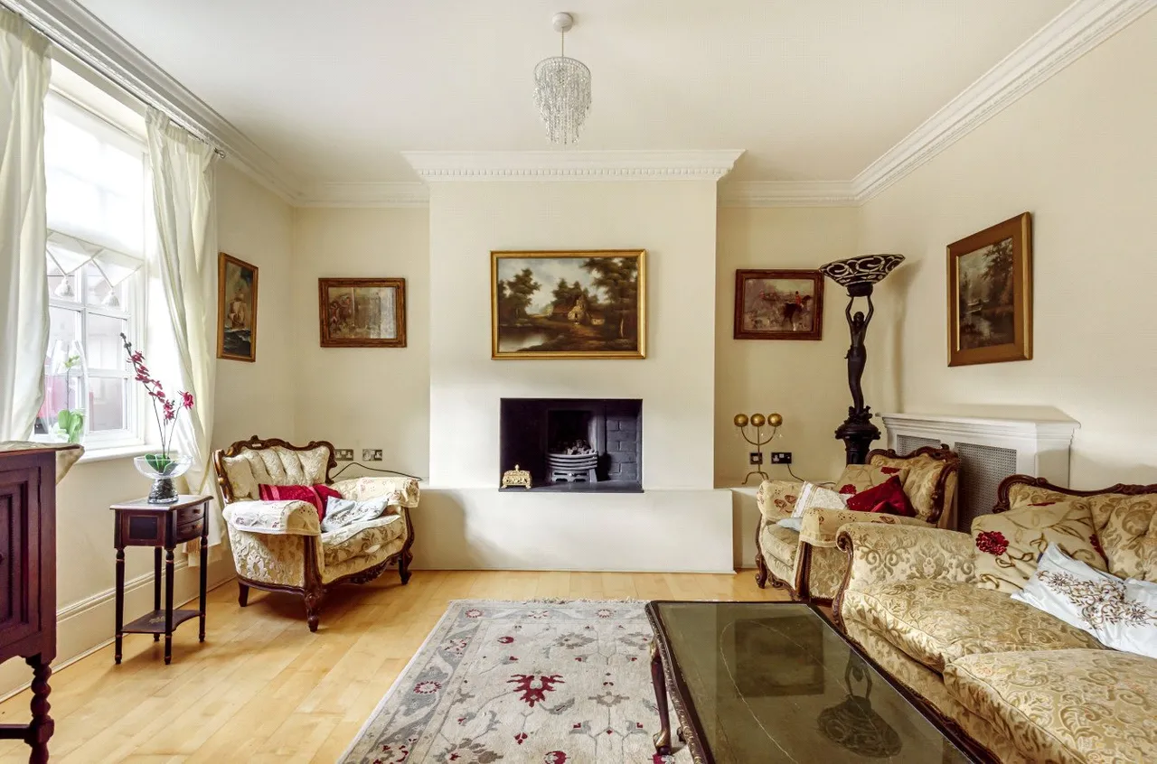 Bracken Place, Chilworth, SO16, photo 2