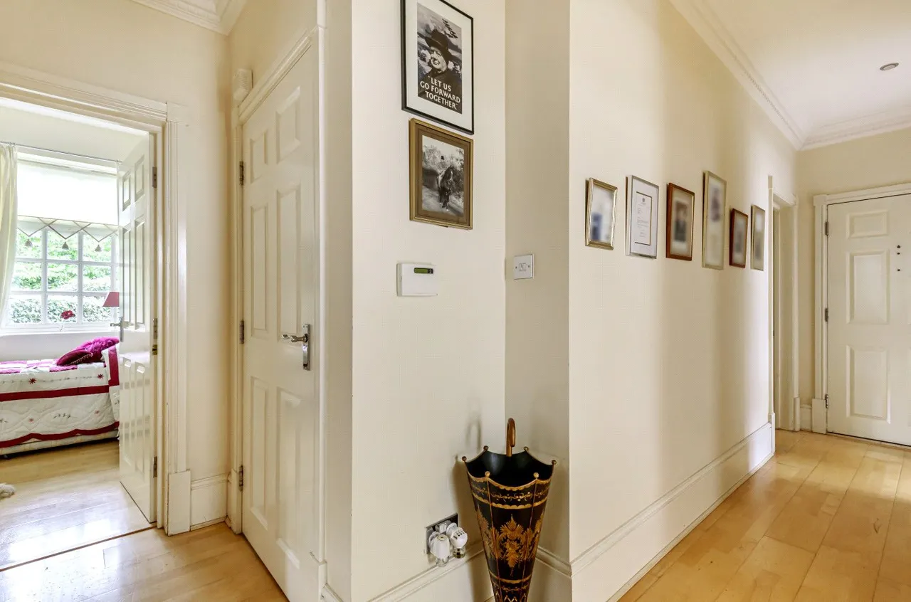 Bracken Place, Chilworth, SO16, photo 11