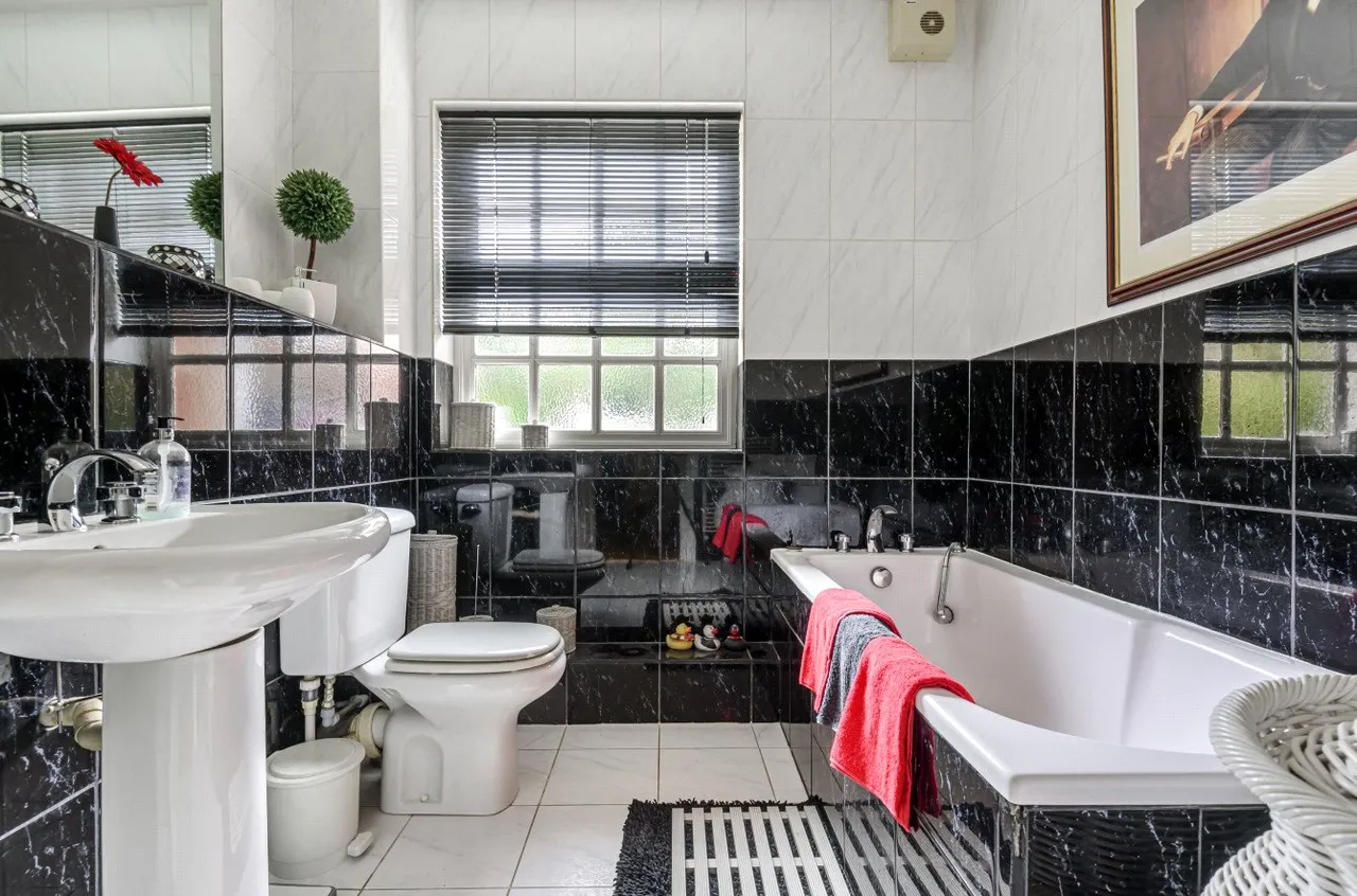 Bracken Place, Chilworth, SO16, photo 6