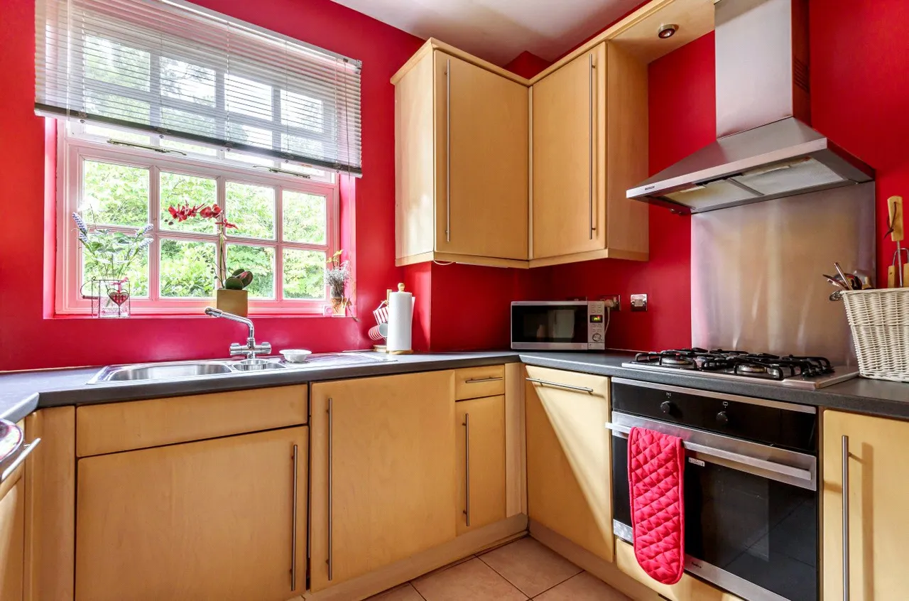 Bracken Place, Chilworth, SO16, photo 3