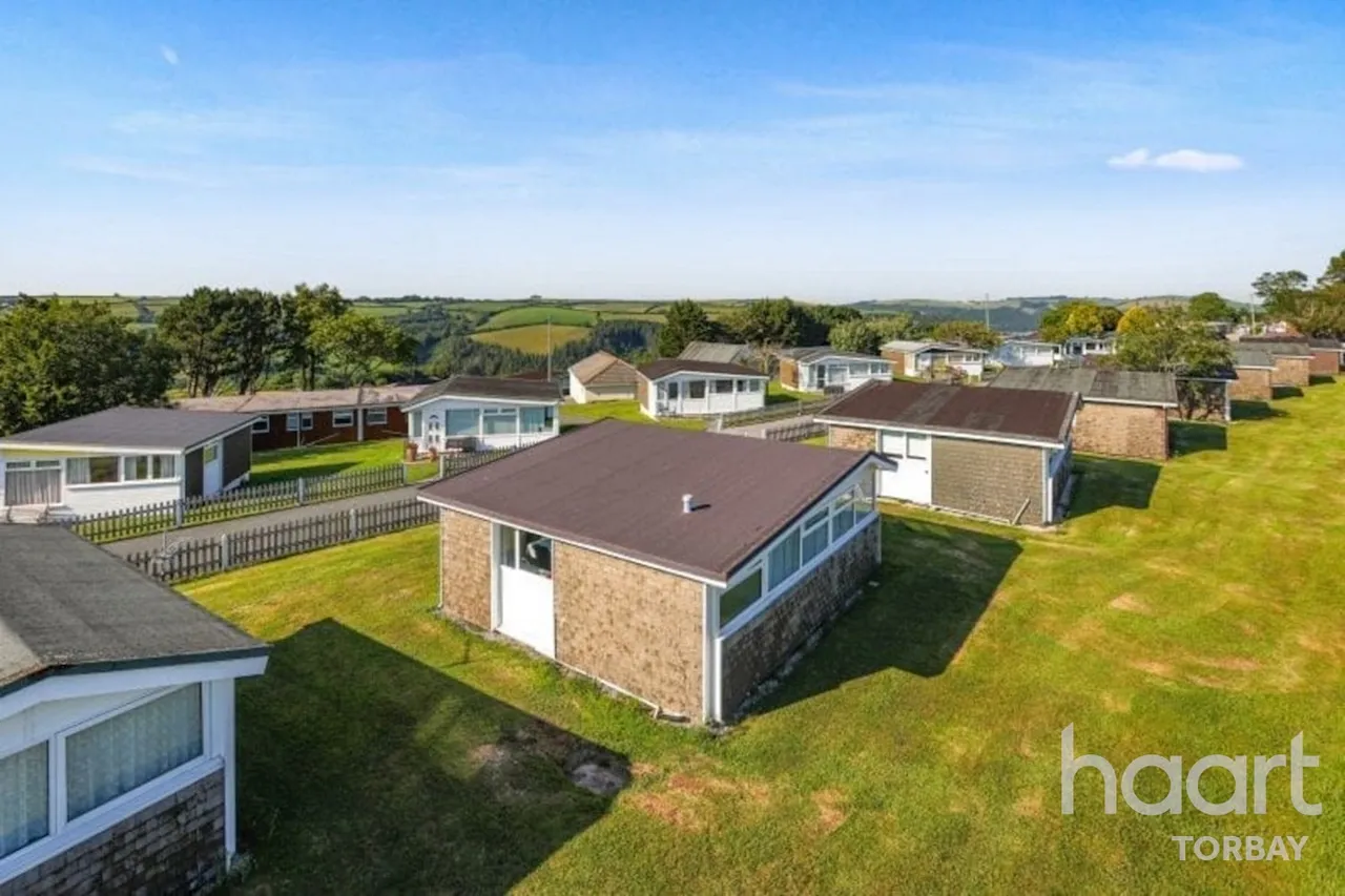 1 bed house for sale, Norton Park, Dartmouth, TQ6