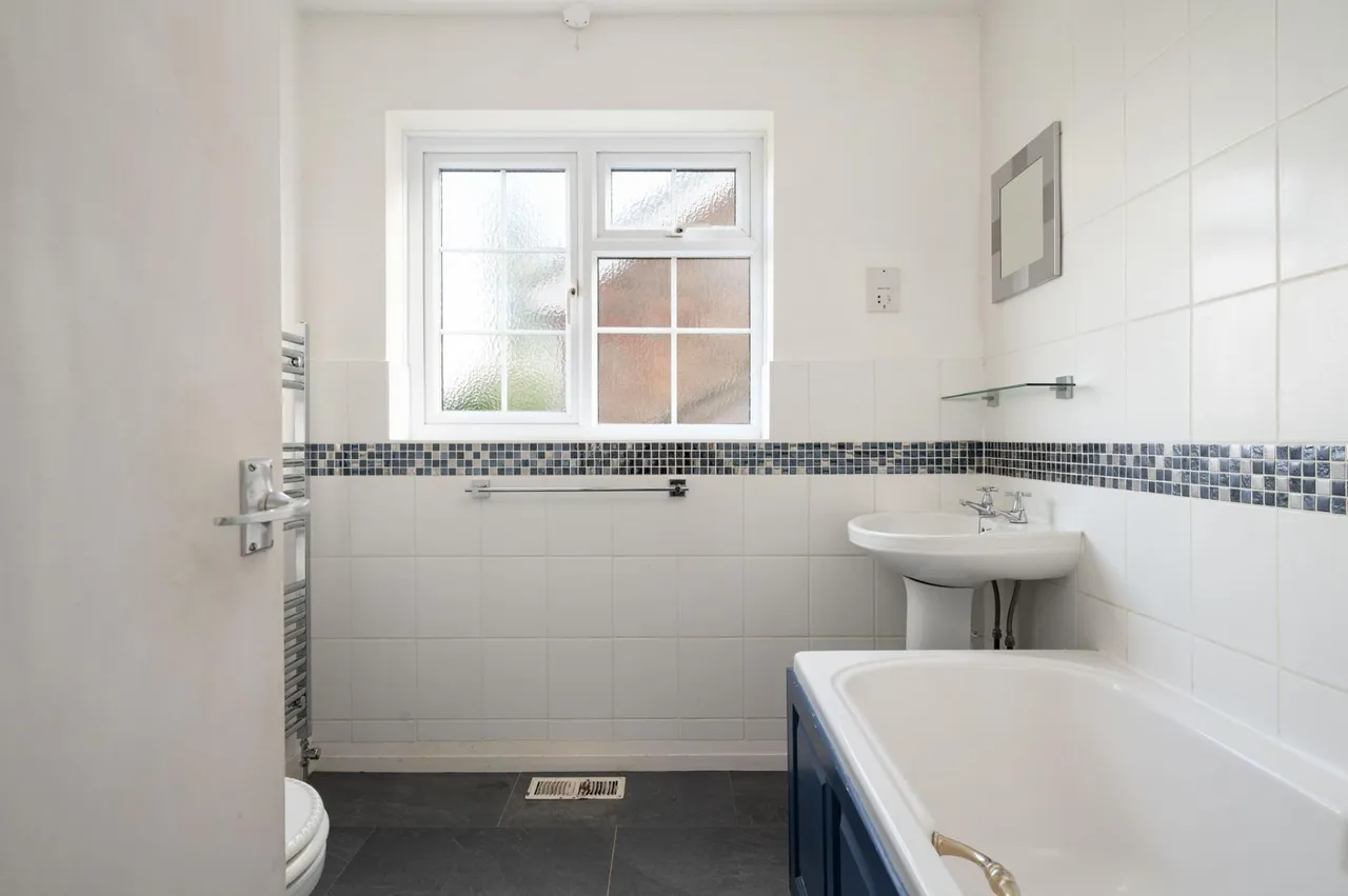 Manor Place, Newbury, RG14, photo 11