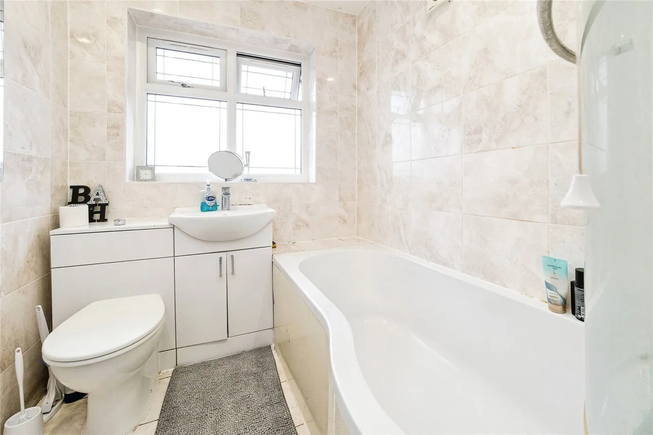 Stephen Avenue, Rainham, RM13, photo 17