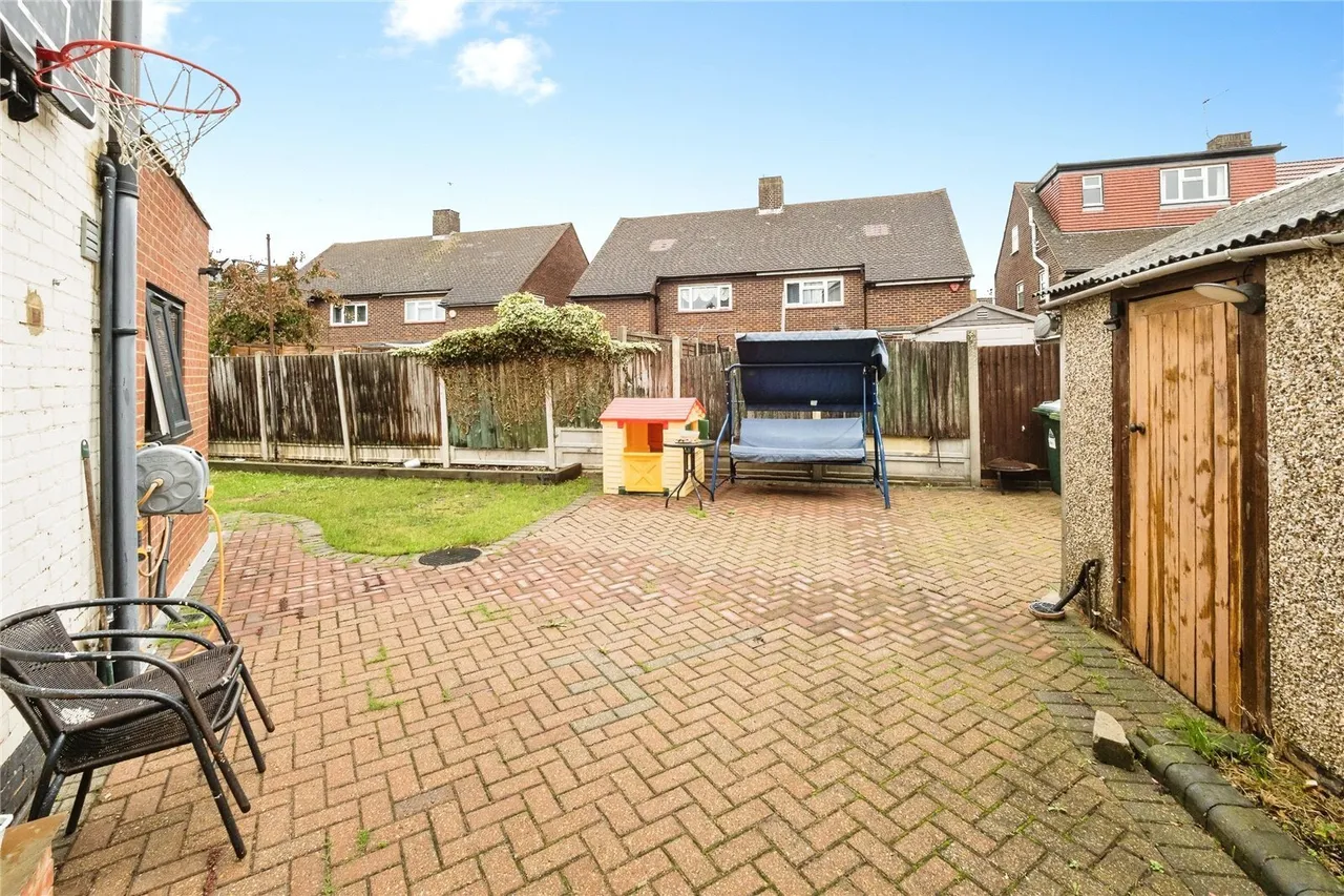 Stephen Avenue, Rainham, RM13, photo 24