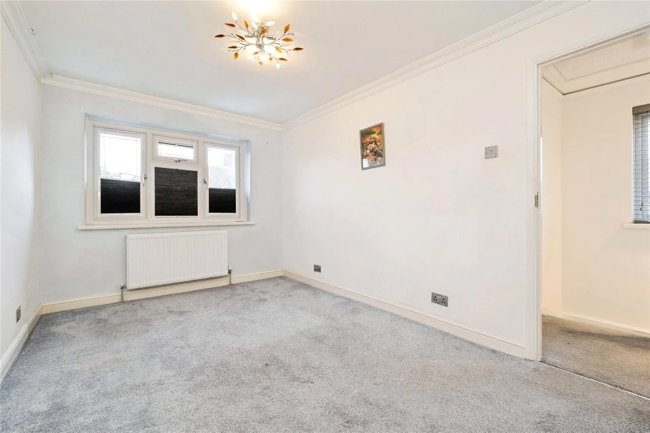 Stephen Avenue, Rainham, RM13, photo 13