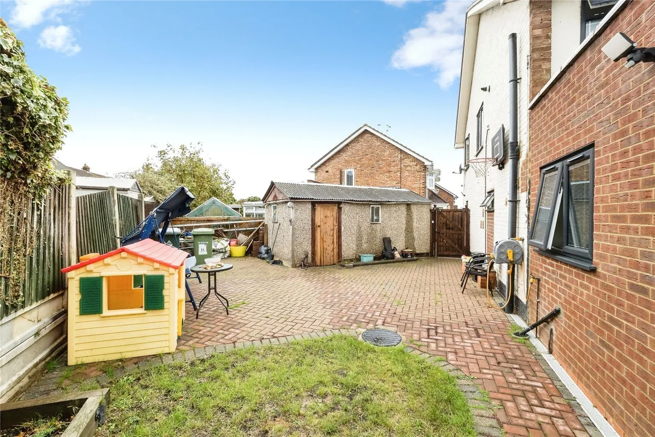 Stephen Avenue, Rainham, RM13, photo 23