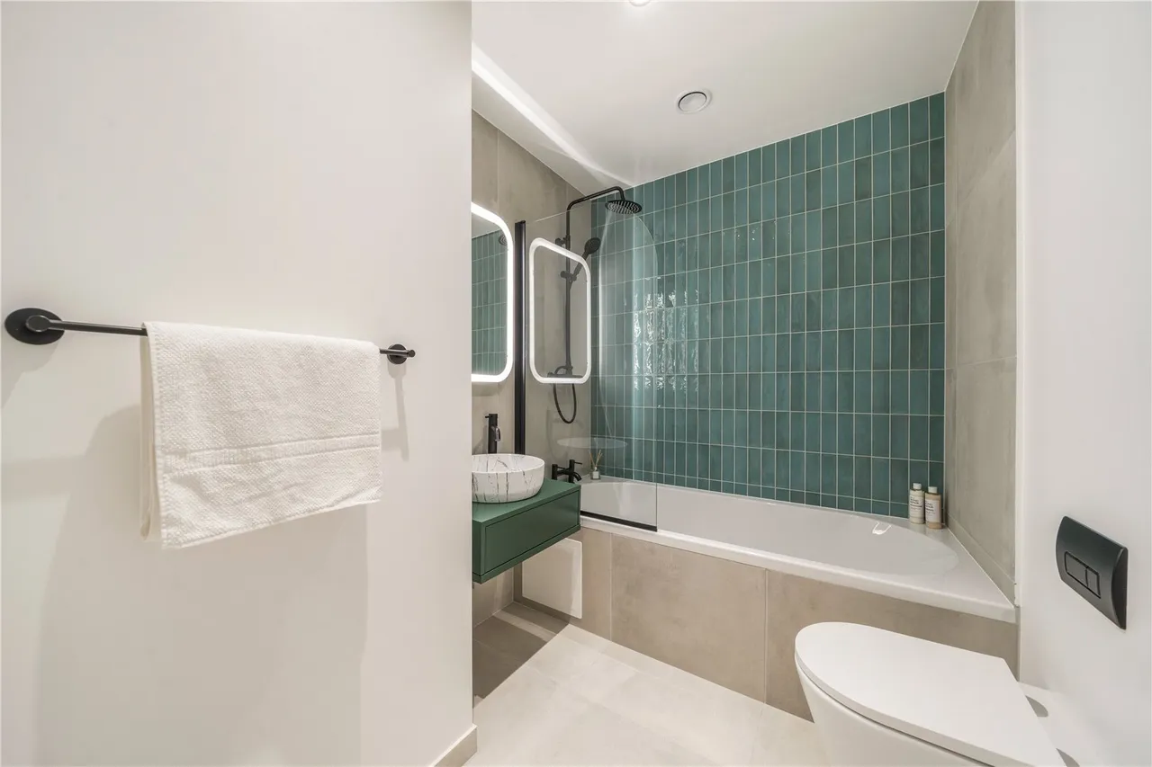 Rosemont Road, London, W3, photo 8