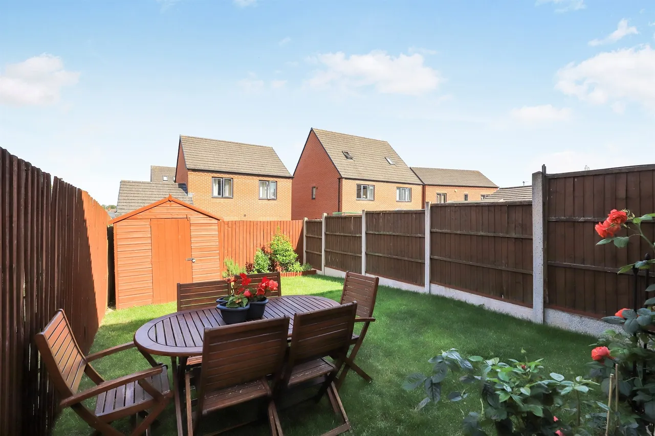 Malling Gardens, Ettingshall, WV2, photo 2