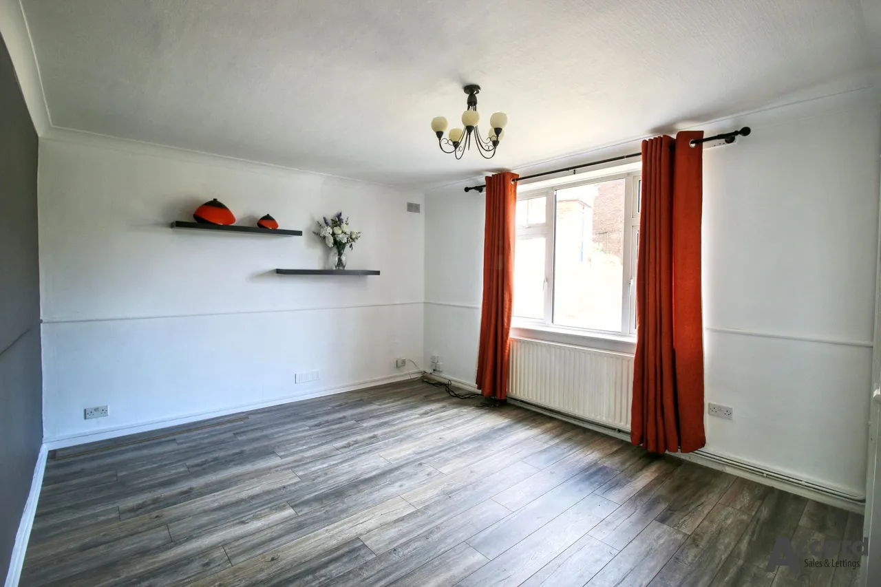 Dudley Gardens, Romford, RM3, photo 3