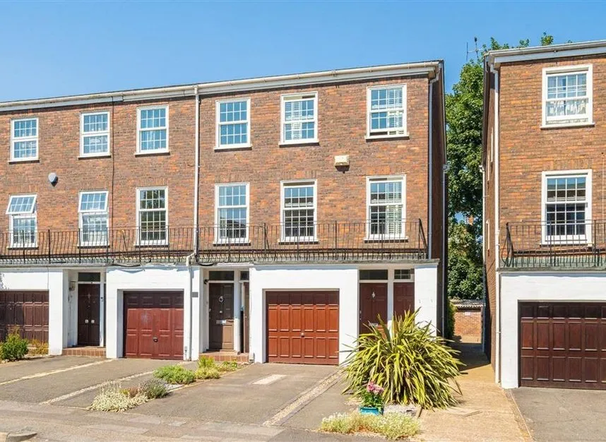 3 bed house for sale — Broom Park, Teddington, TW11