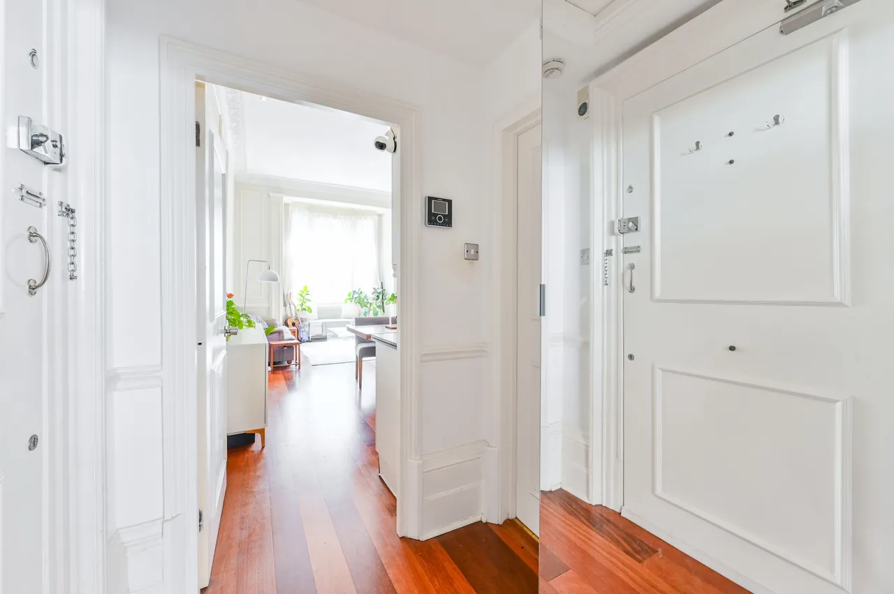 First Floor Flat, 122 Gloucester Terrace, London, photo 10