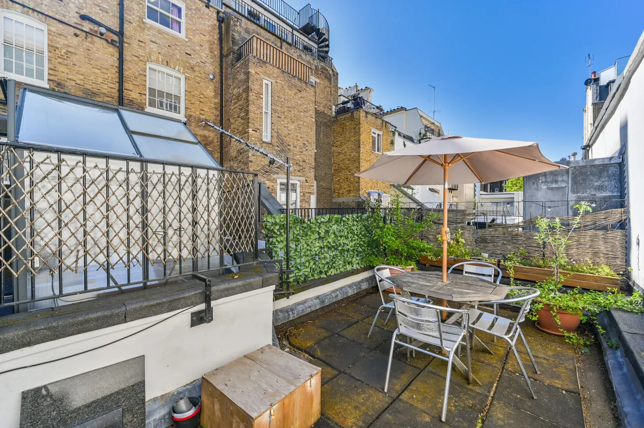 First Floor Flat, 122 Gloucester Terrace, London, photo 4