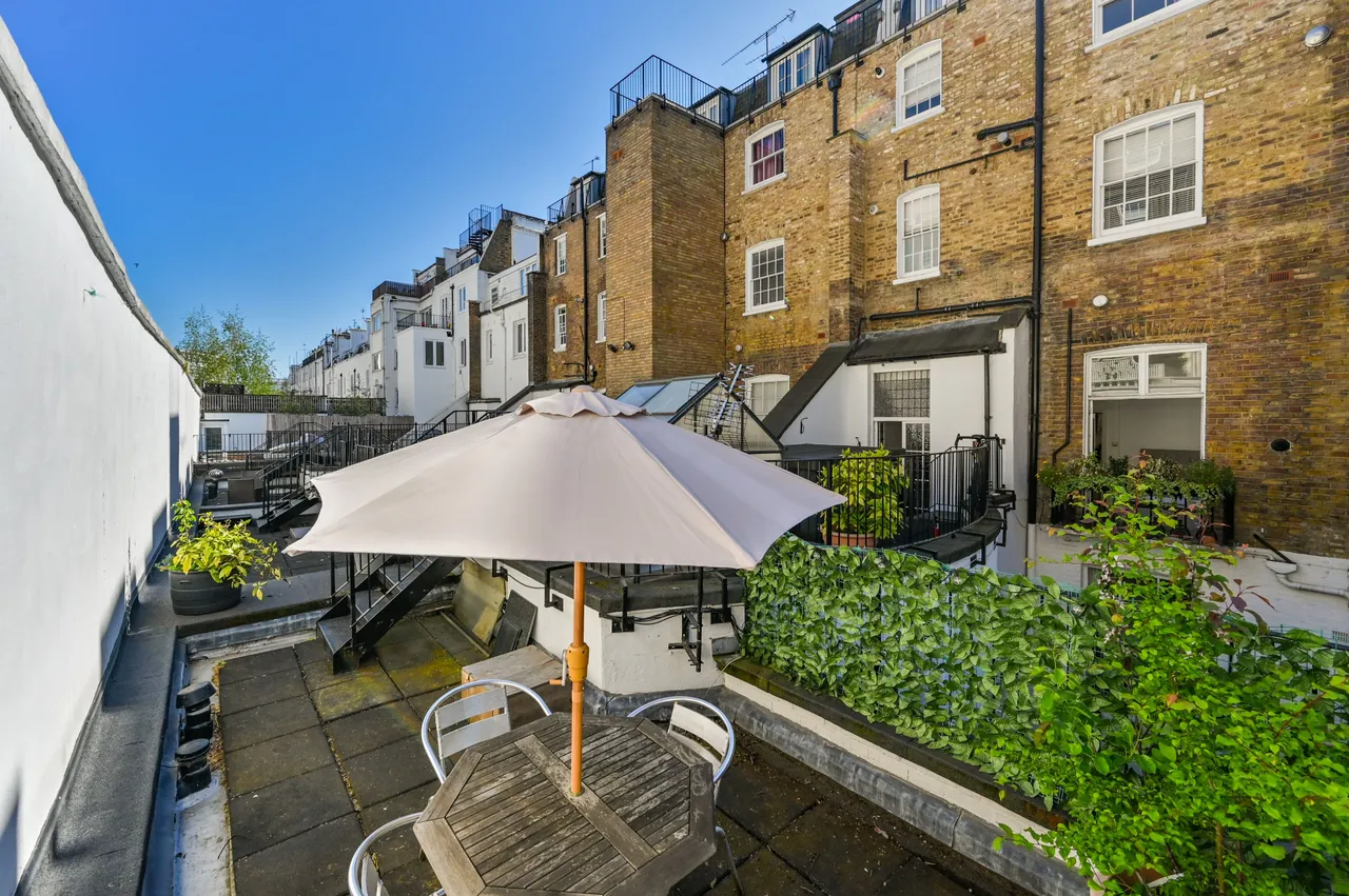 First Floor Flat, 122 Gloucester Terrace, London, photo 12
