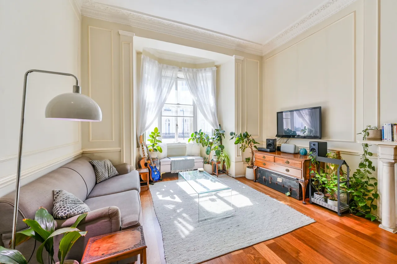 First Floor Flat, 122 Gloucester Terrace, London, photo 2