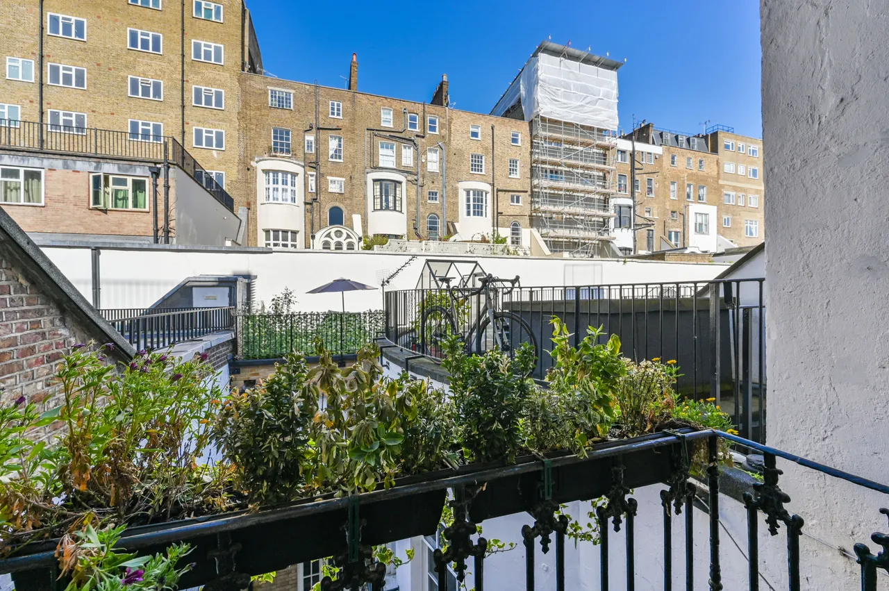 First Floor Flat, 122 Gloucester Terrace, London, photo 8