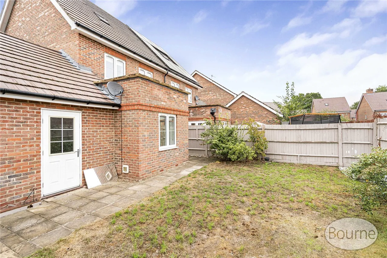 Jersey Close, Knaphill, GU21, photo 12