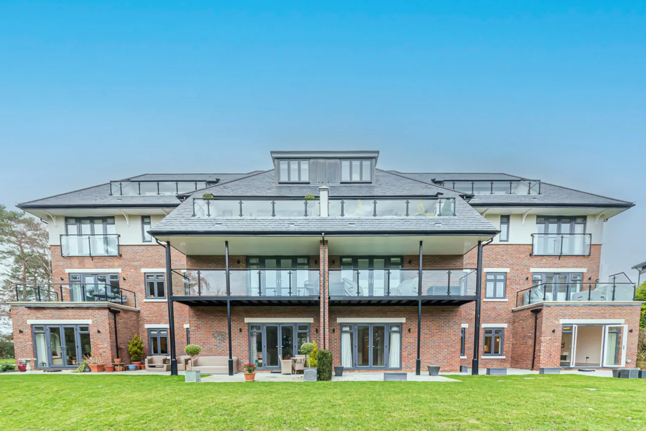 2 bed flat to rent — Camberley, Surrey