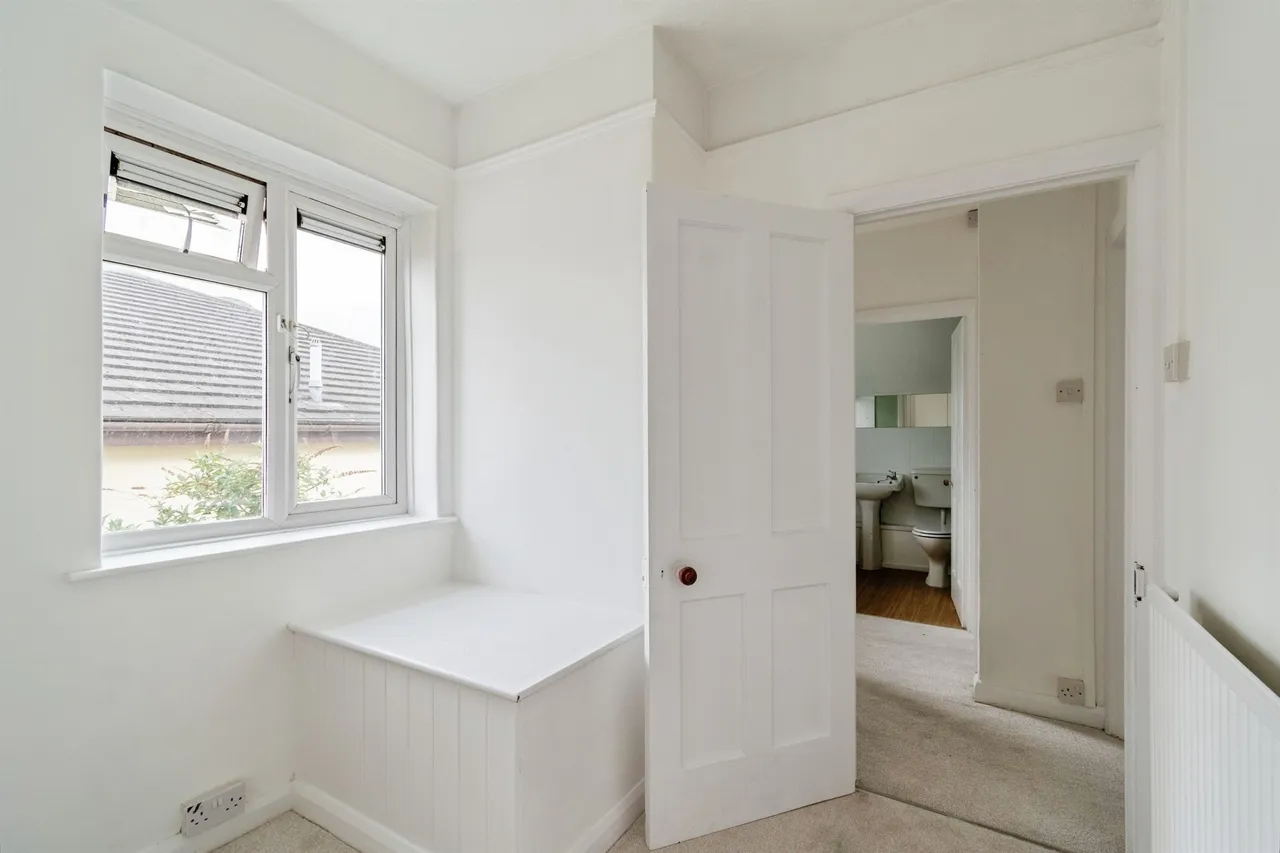 London Road, Chippenham, photo 12