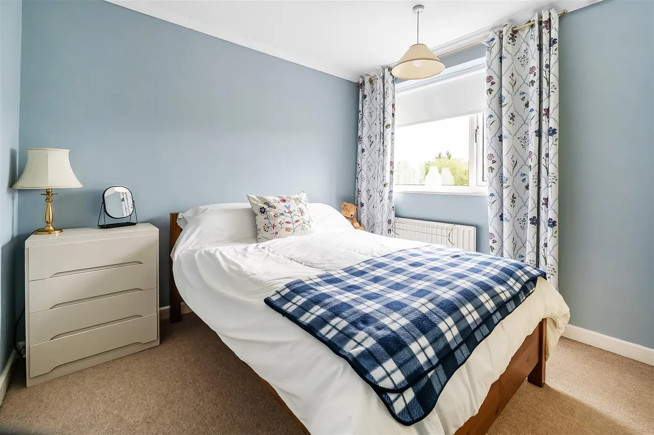 Hazel Way, Fetcham, KT22, photo 16