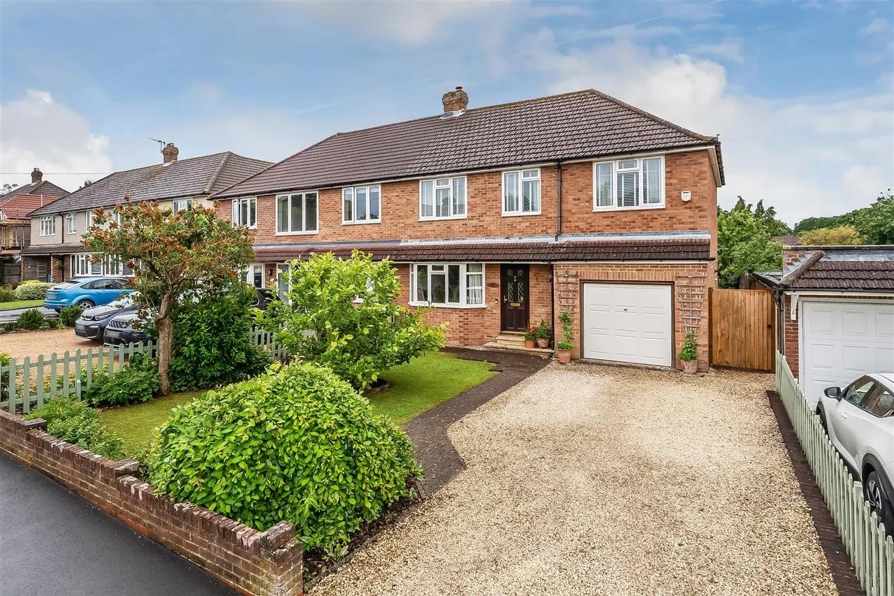 4 bed house for sale, Hazel Way, Fetcham, KT22
