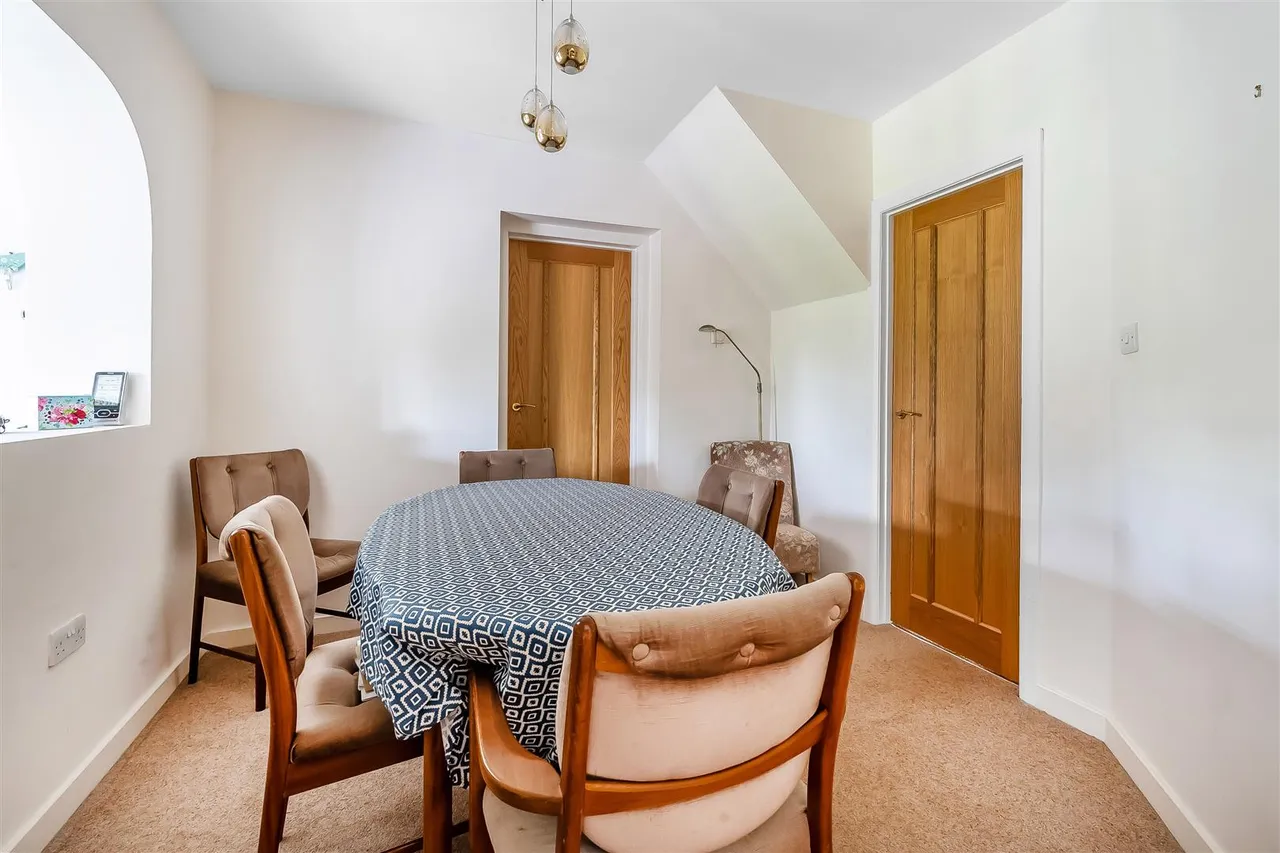 Hazel Way, Fetcham, KT22, photo 11