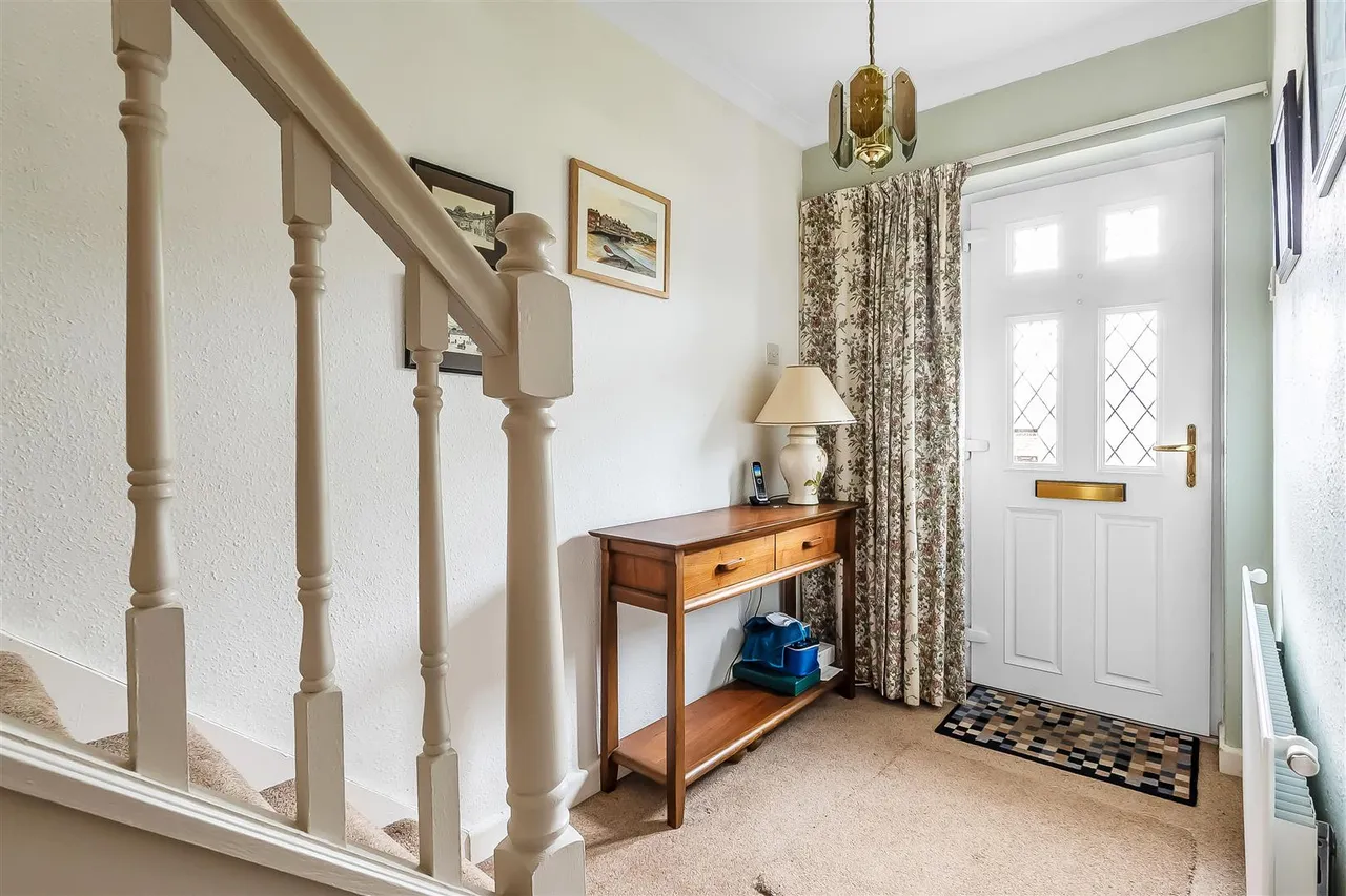 Hazel Way, Fetcham, KT22, photo 10