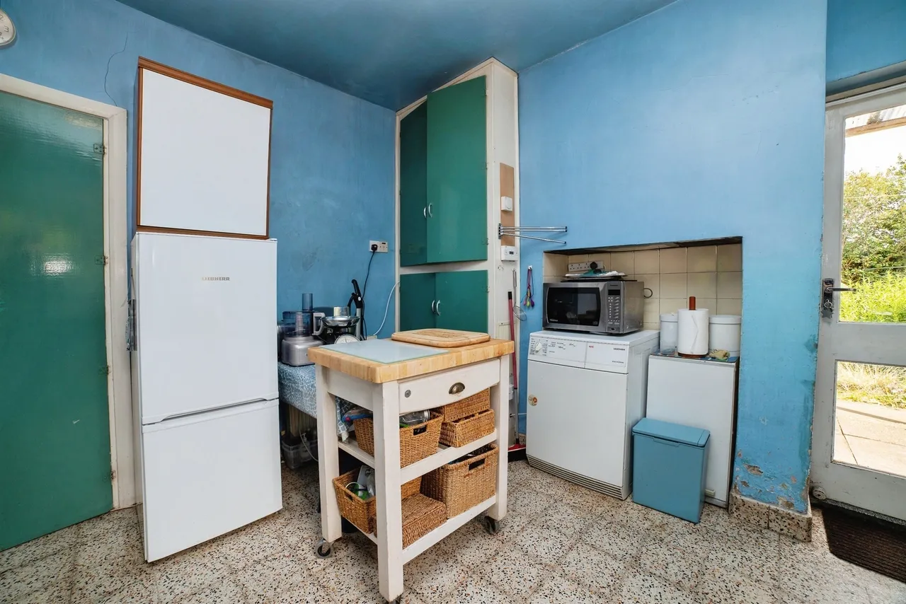 High Street, Loscoe, DE75, photo 12