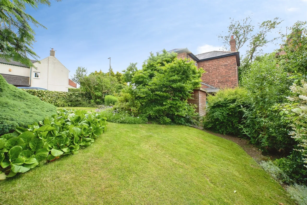 High Street, Loscoe, DE75, photo 31