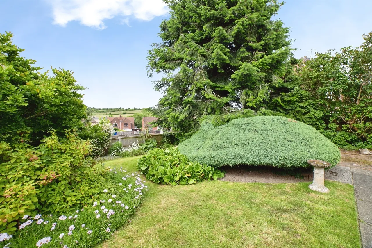 High Street, Loscoe, DE75, photo 28