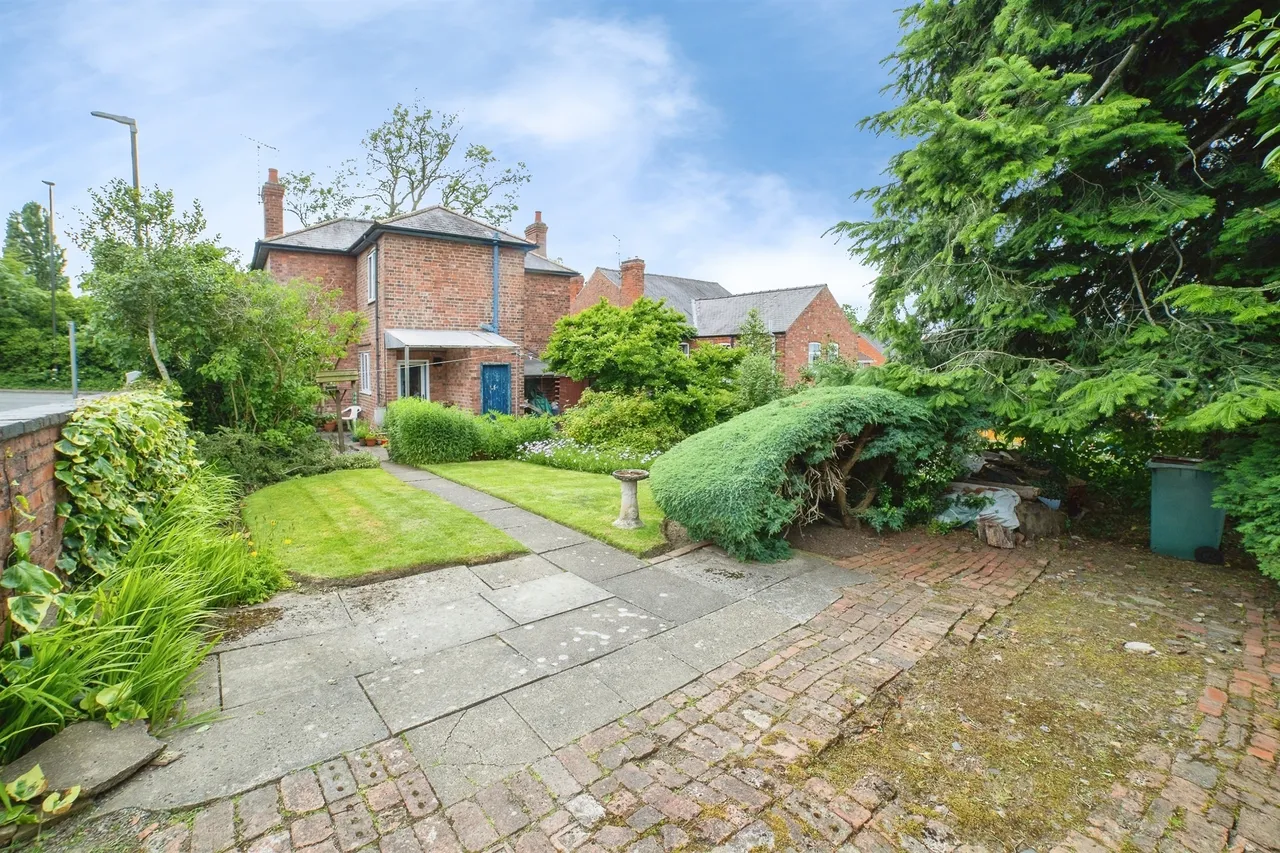High Street, Loscoe, DE75, photo 29