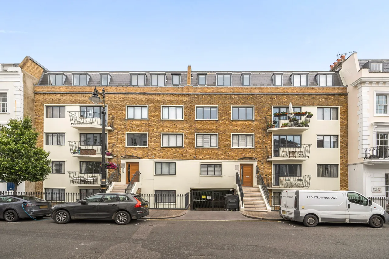 1 bed flat for sale — 2a Clarion House, 37-45 Moreton Place, London