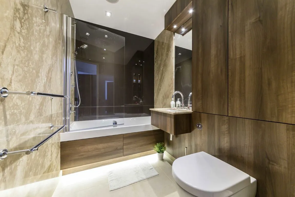 Kew Bridge Road, TW8, photo 6