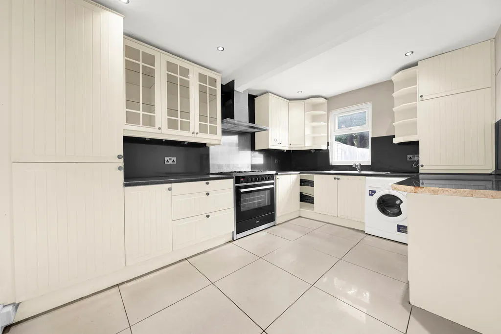 St. Albans Road, Ilford, IG3, photo 9