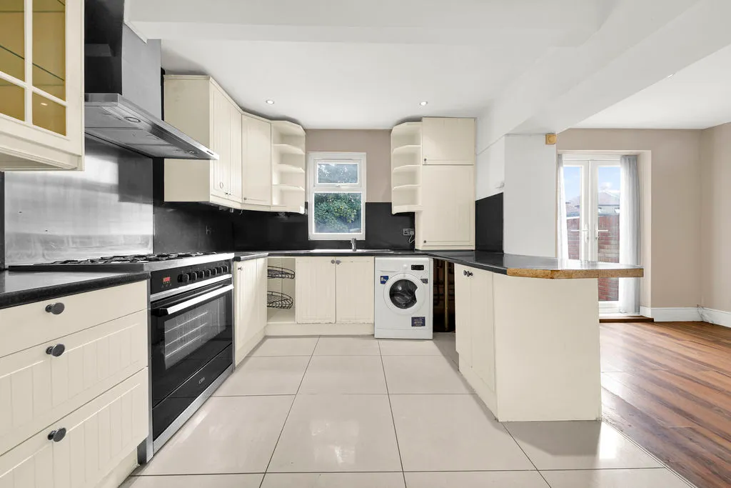 St. Albans Road, Ilford, IG3, photo 10