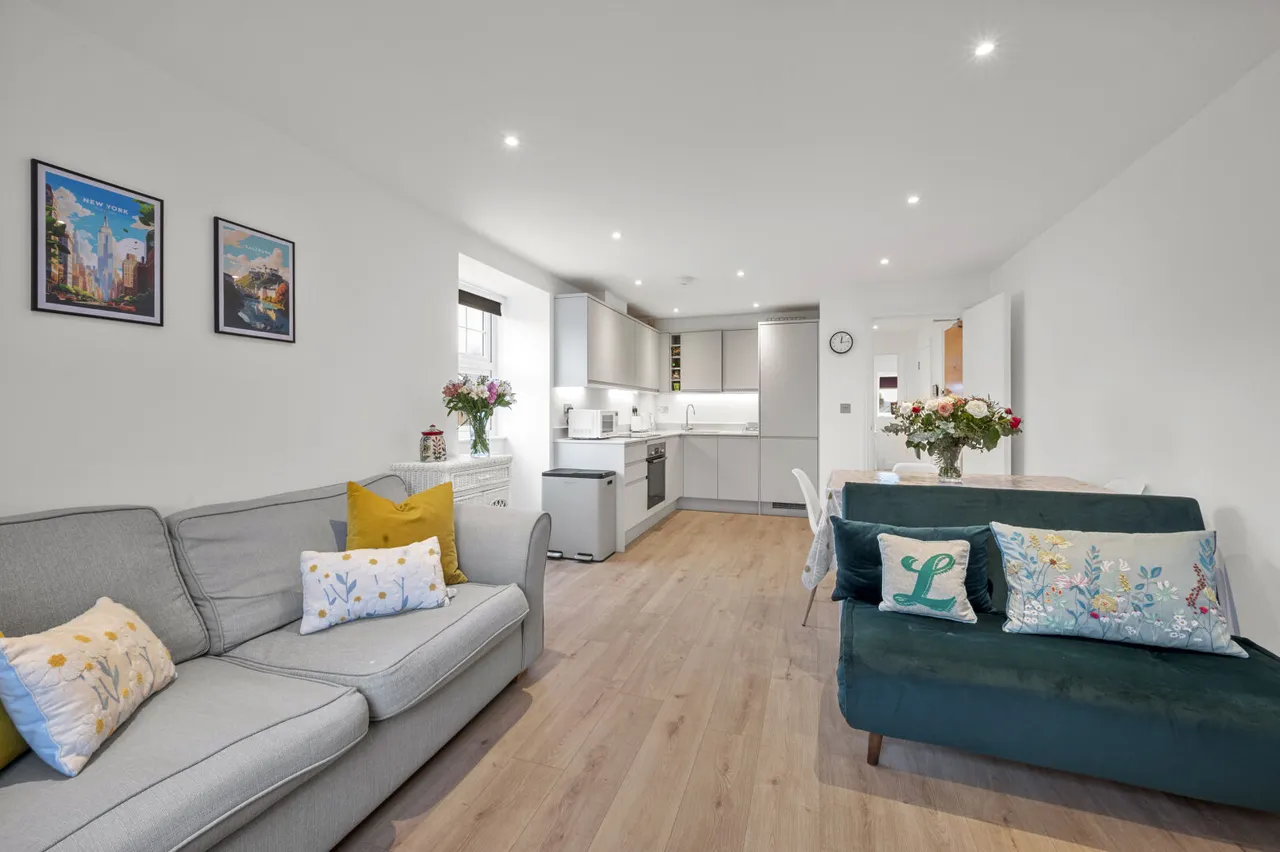 1 bed flat for sale, Villiers Avenue, Surbiton, KT5