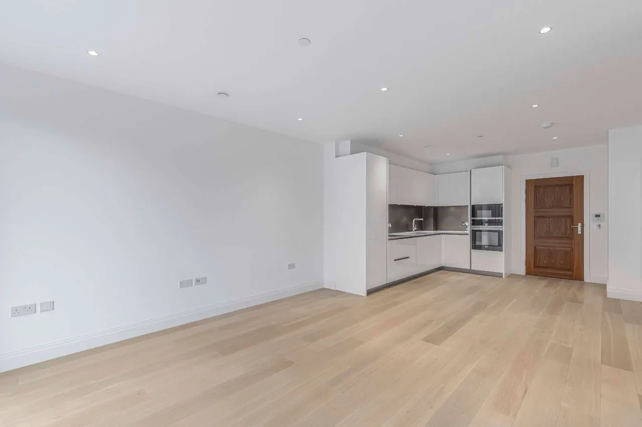 Pinewood Gardens, Teddington, TW11, photo 9