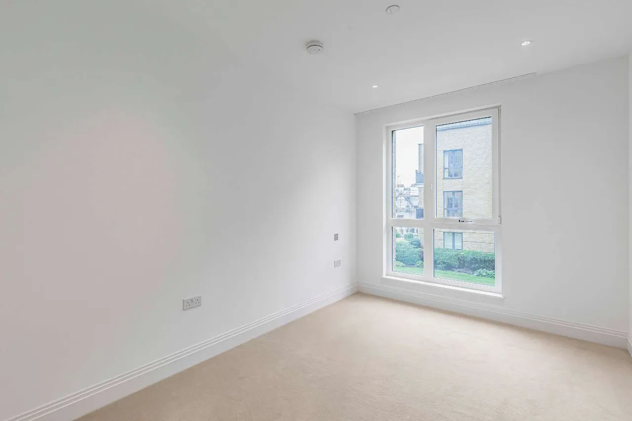 Pinewood Gardens, Teddington, TW11, photo 3