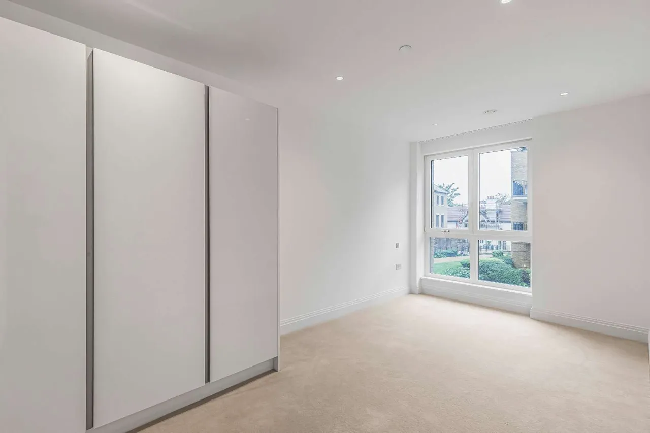 Pinewood Gardens, Teddington, TW11, photo 4