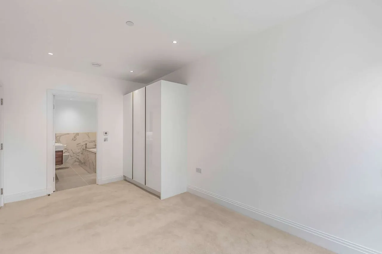 Pinewood Gardens, Teddington, TW11, photo 5