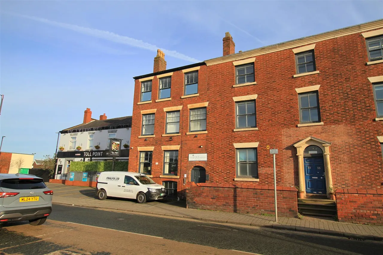 office to rent, Stockport Road, Denton