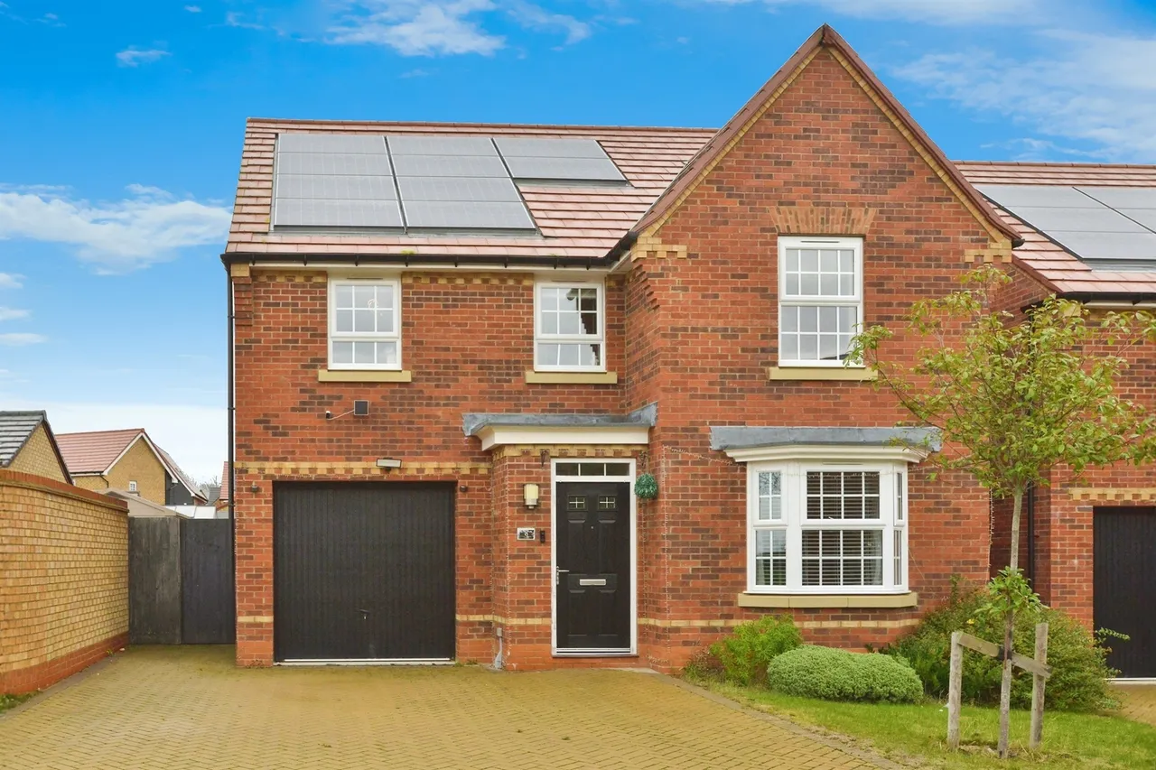4 bed house for sale — Ceres Grove, Fairfields, Milton Keynes