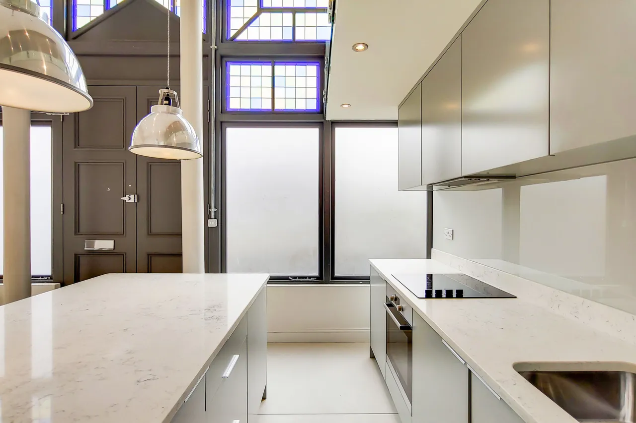 2 bed flat to rent — Flat 1 Liberal House, 322 Brixton Road, London