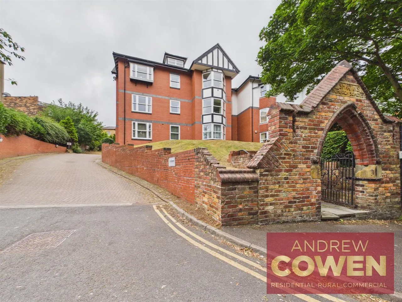 2 bed flat for sale — Royal Avenue, Scarborough, North Yorkshire YO11 2NB