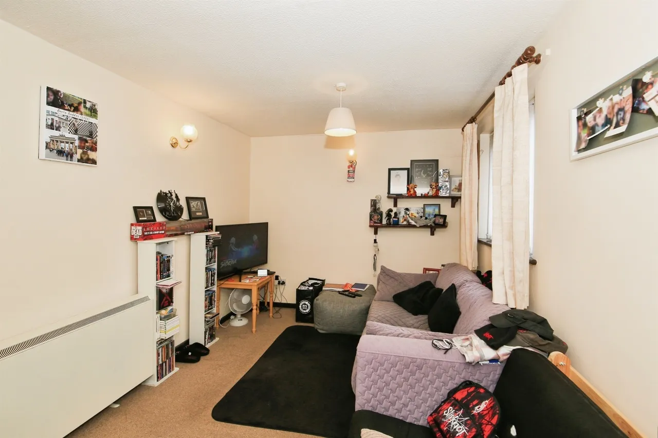 Mortons Court, March, photo 5