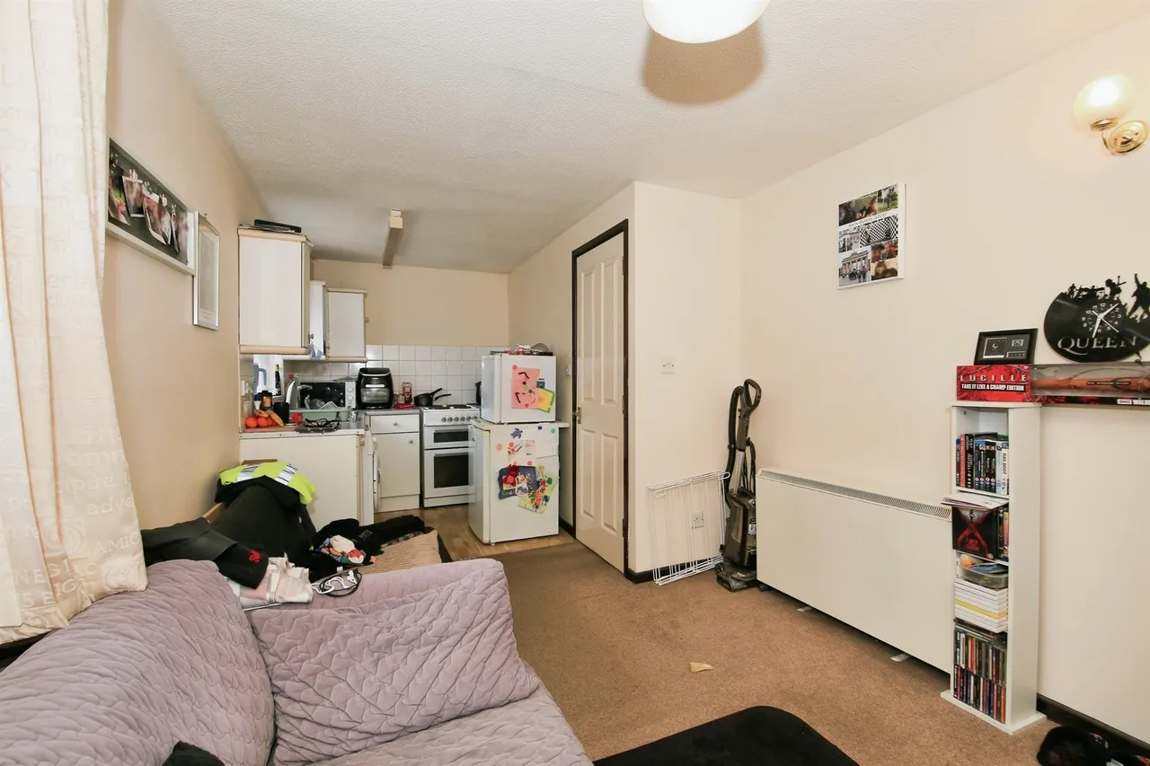 Mortons Court, March, photo 7