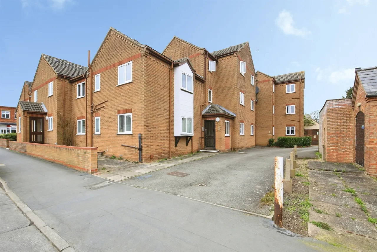 Mortons Court, March, photo 6