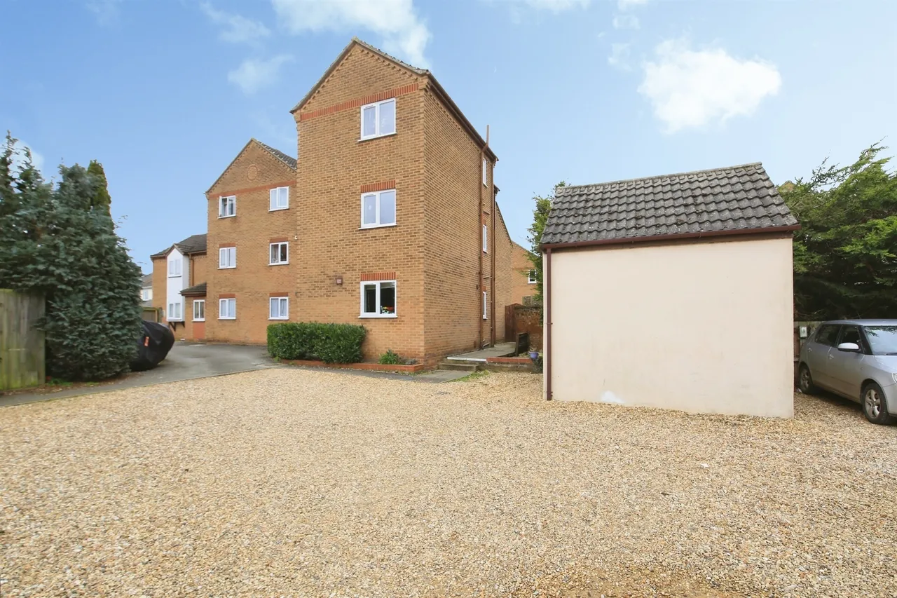 Mortons Court, March, photo 9