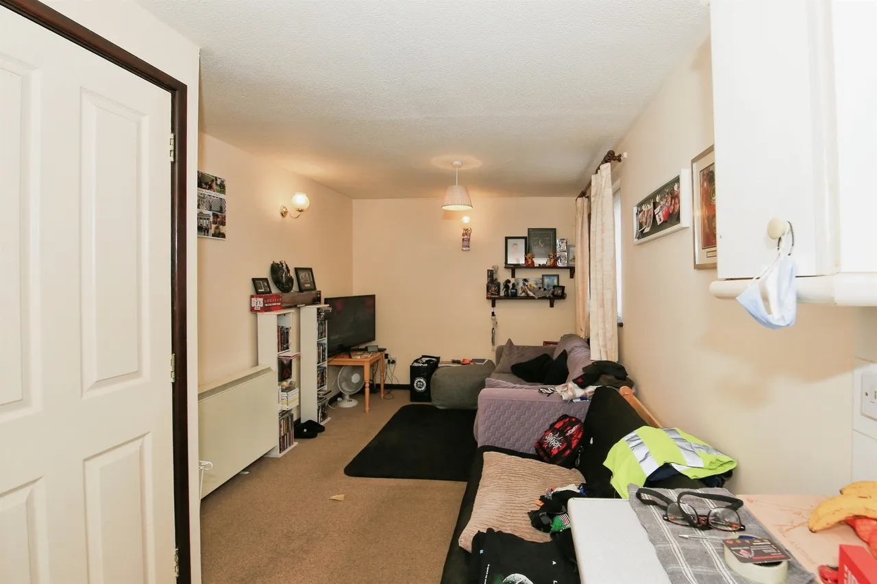 Mortons Court, March, photo 8