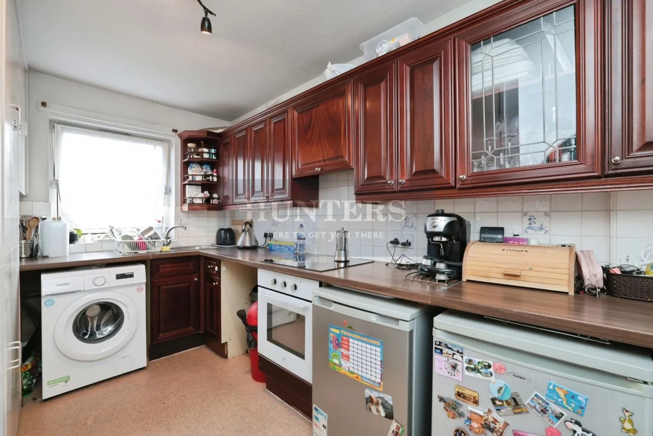 Howcroft Lane, Greenford, UB6, photo 2