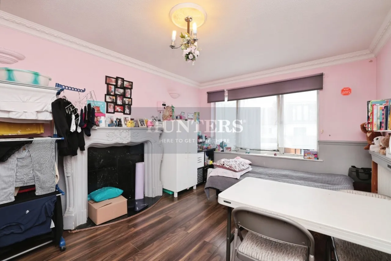 Howcroft Lane, Greenford, UB6, photo 3